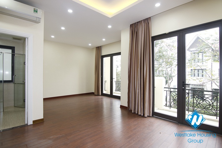 Nice villa/house in Vinhomes Reverside, Long Bien, Ha Noi for rent